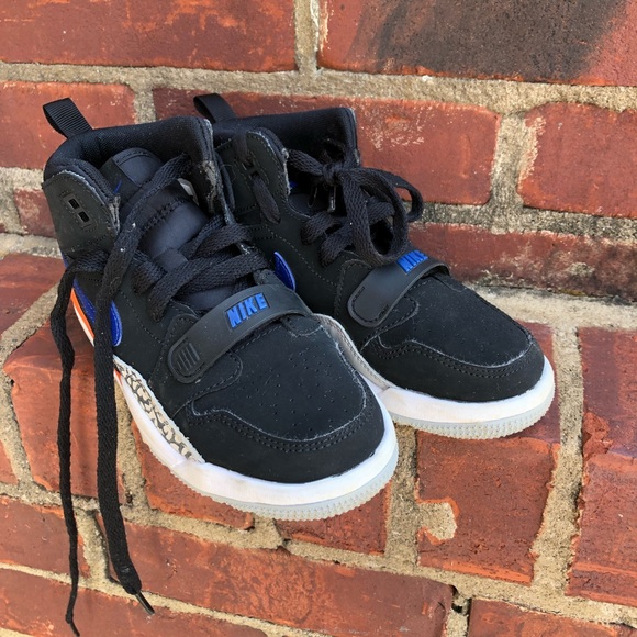 Little boys size 12c Nike’s - Picture 1 of 3